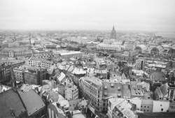 MAJA2.JPG (23801 BYTES)