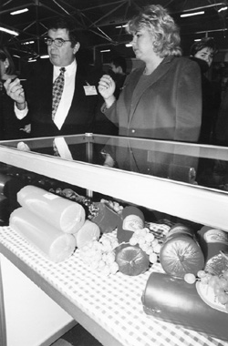 T2.JPG (40924 BYTES)