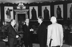 11.JPG (14513 BYTES)