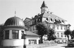 R2.JPG (15777 BYTES)