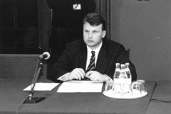 F3.JPG (15774 BYTES)