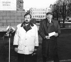 B1.JPG (18841 BYTES)