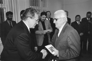 A4.JPG (22809 BYTES)