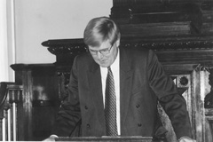 RE4.JPG (16163 BYTES)