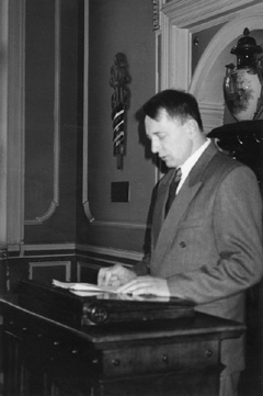 RE7.JPG (27086 BYTES)