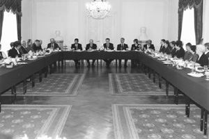 V3.JPG (27435 BYTES)