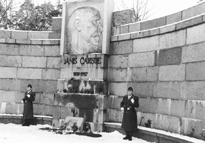 C2.JPG (35731 BYTES)