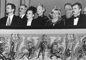 O11.JPG (36608 BYTES)