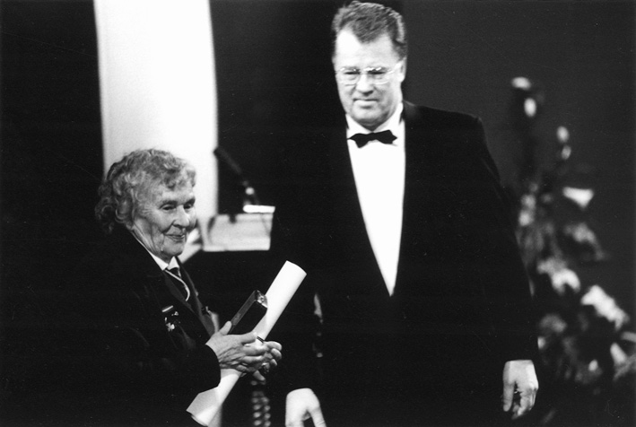 54.JPG (73833 BYTES)