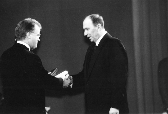 55.JPG (74464 BYTES)