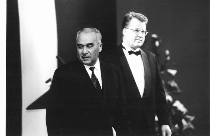 56.JPG (12926 BYTES)