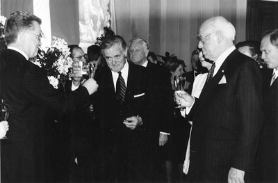 D2.JPG (23277 BYTES)