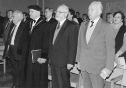 P2.JPG (14384 BYTES)