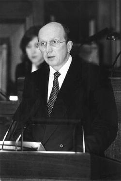 V1.JPG (24874 BYTES)