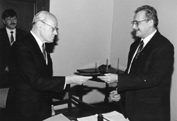 A2.JPG (17310 BYTES)