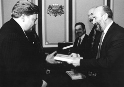 B1.JPG (18574 BYTES)