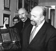 B2.JPG (22549 BYTES)