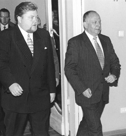 E1.JPG (28235 BYTES)