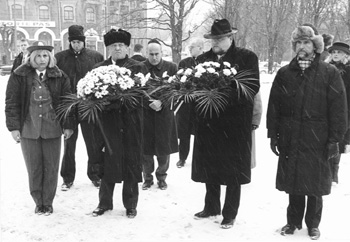 E4.JPG (40728 BYTES)