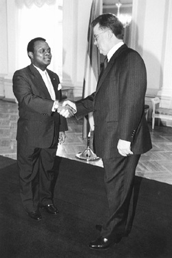 G1.JPG (32814 BYTES)