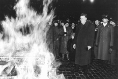 U2.JPG (19292 BYTES)