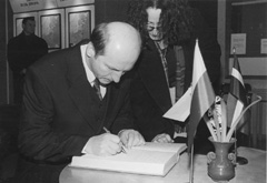 M1.JPG (17589 BYTES)