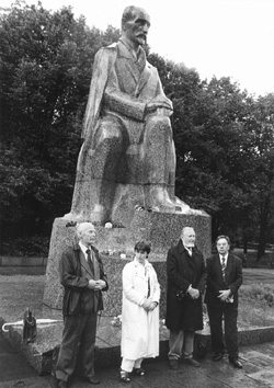 DZ9.JPG (43178 BYTES)