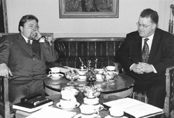 U2.JPG (23164 BYTES)