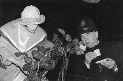 TE2.JPG (14441 BYTES)