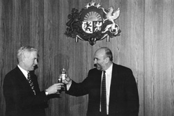 GODMANIS.JPG (19030 BYTES)