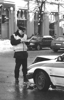 POLICIS.JPG (45390 BYTES)