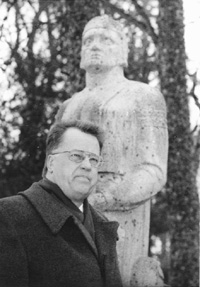 V12.JPG (27144 BYTES)