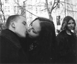 MI4.JPG (22311 BYTES)