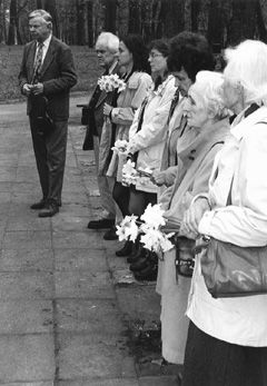 A4.JPG (39343 BYTES)