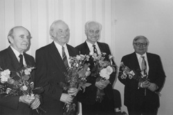 DZEJ1.JPG (18475 BYTES)