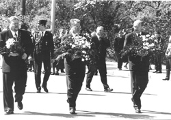 F4.JPG (29210 BYTES)