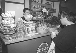 J6.JPG (18026 BYTES)