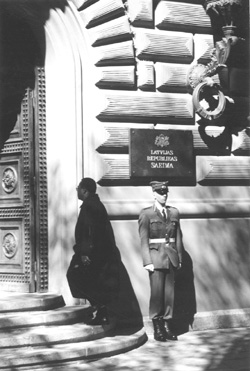 M2.JPG (42917 BYTES)