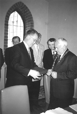 20.JPG (32775 BYTES)