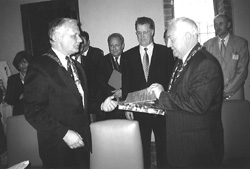 21.JPG (18555 BYTES)