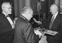 KU.JPG (19873 BYTES)