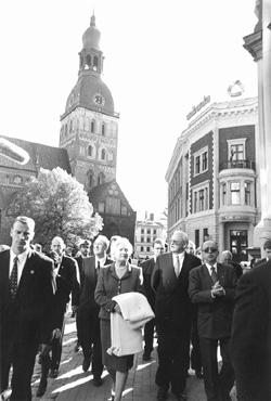 U11.JPG (36753 BYTES)