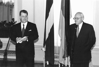 U16.JPG (29226 BYTES)