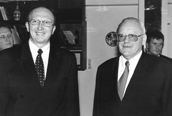 U2.JPG (27240 BYTES)