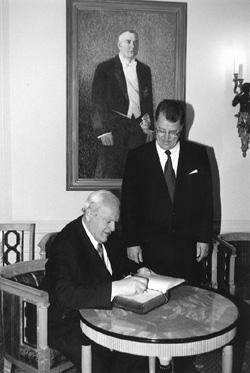 U5.JPG (34873 BYTES)