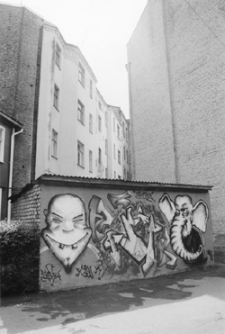 2M.JPG (39060 BYTES)