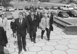 P21.JPG (26693 BYTES)