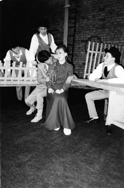 TE1.JPG (42721 BYTES)