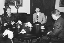 U1.JPG (23533 BYTES)