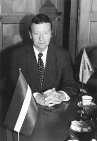 M2.JPG (24272 BYTES)